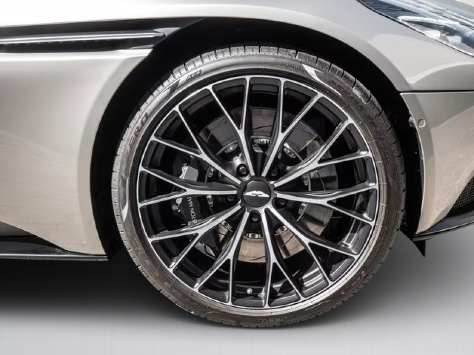 Aston Martin DB11 - foto 27