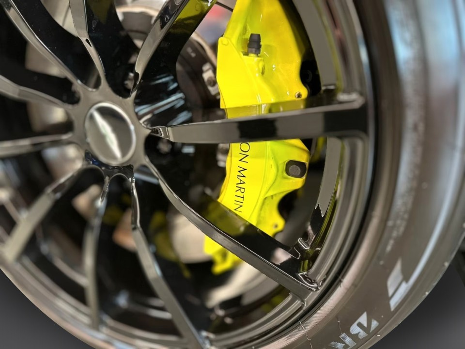 Aston Martin DB11 - foto 20