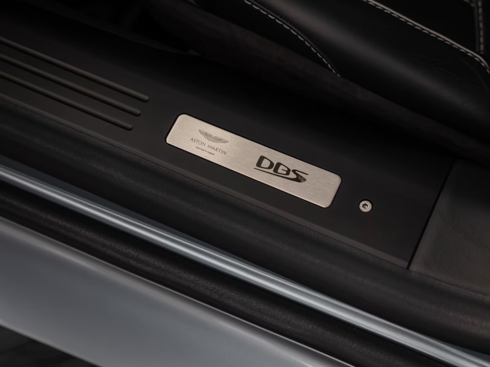 Aston Martin DBS Superleggera - foto 27