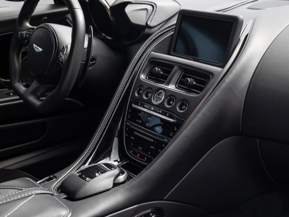 Aston Martin DBS Superleggera - foto 11