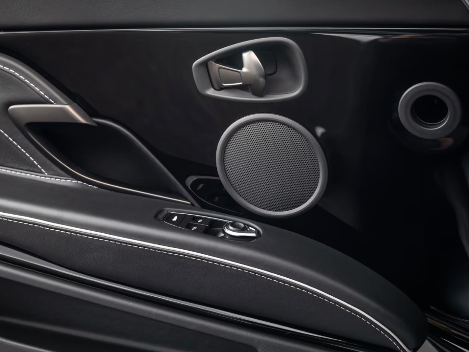 Aston Martin DBS Superleggera - foto 24