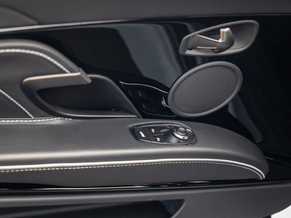 Aston Martin DBS Superleggera - foto 25