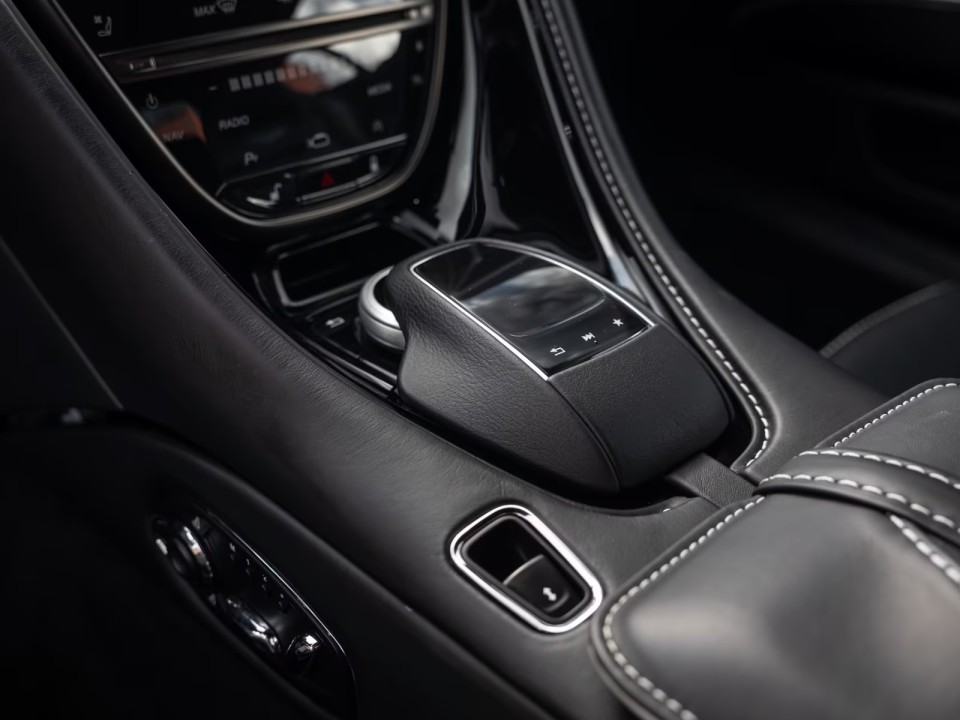 Aston Martin DBS Superleggera - foto 18