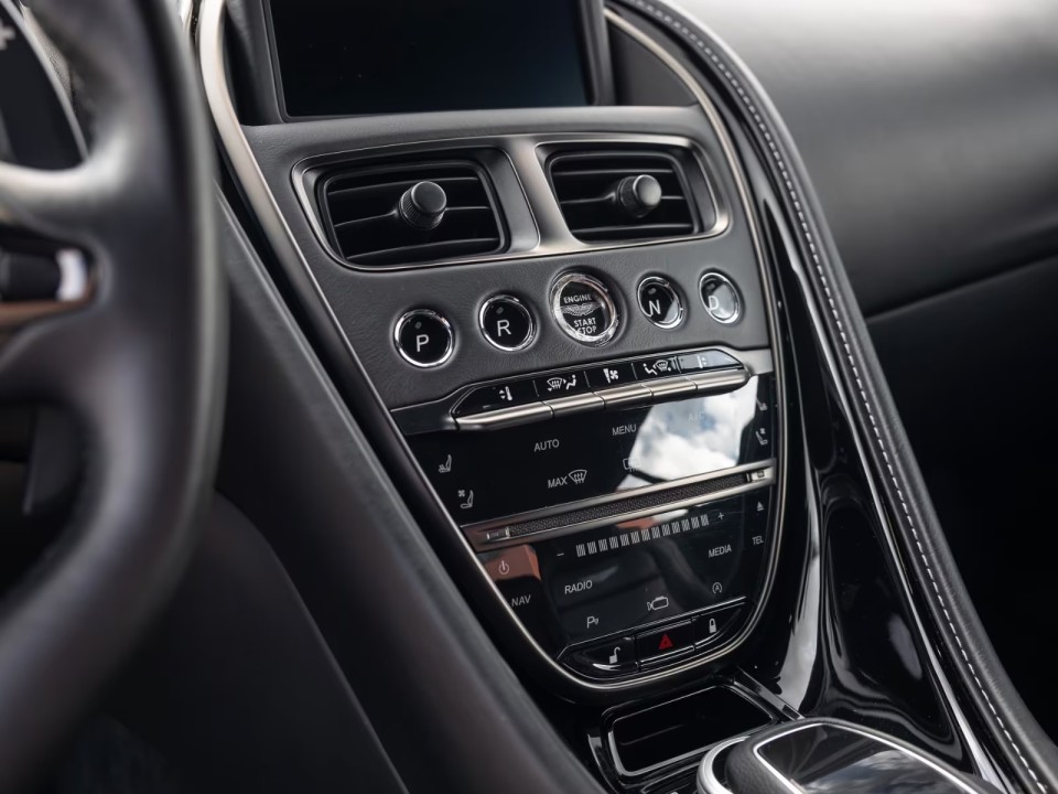 Aston Martin DBS Superleggera - foto 19