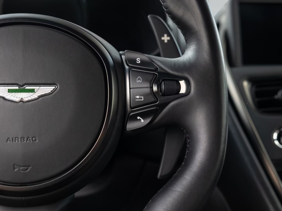 Aston Martin DBS Superleggera - foto 14