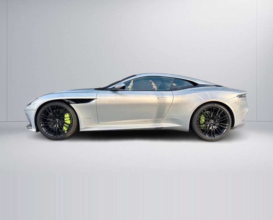 Aston Martin DBS Superleggera (2)
