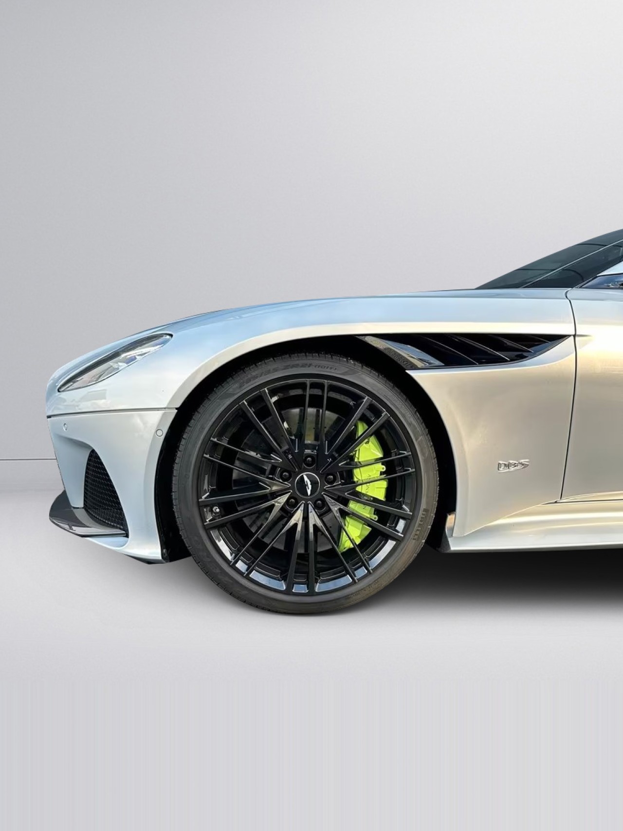 Aston Martin DBS Superleggera - foto 11