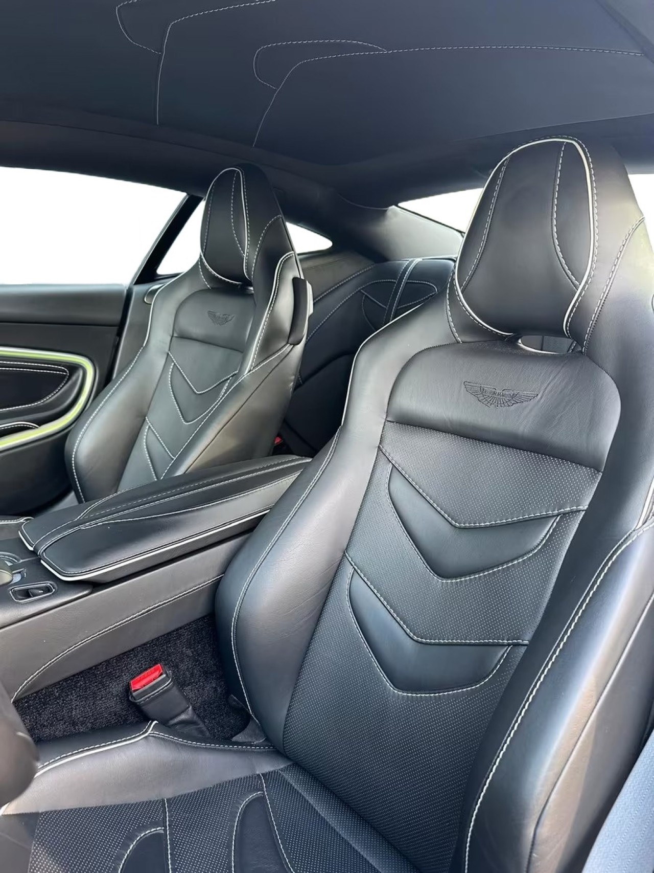 Aston Martin DBS Superleggera - foto 8