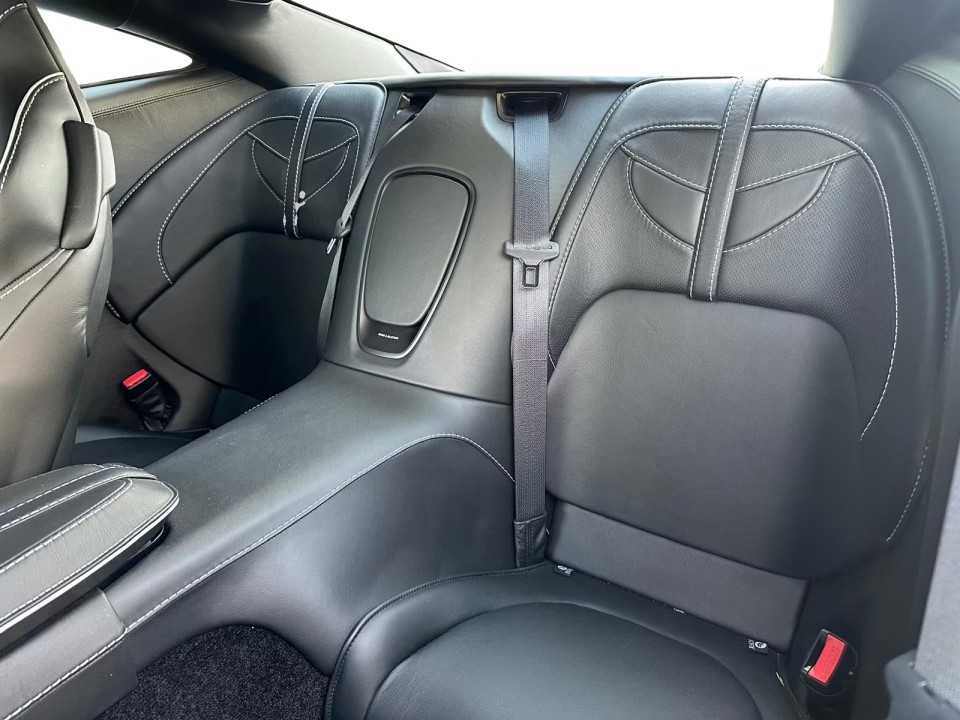 Aston Martin DBS Superleggera - foto 9