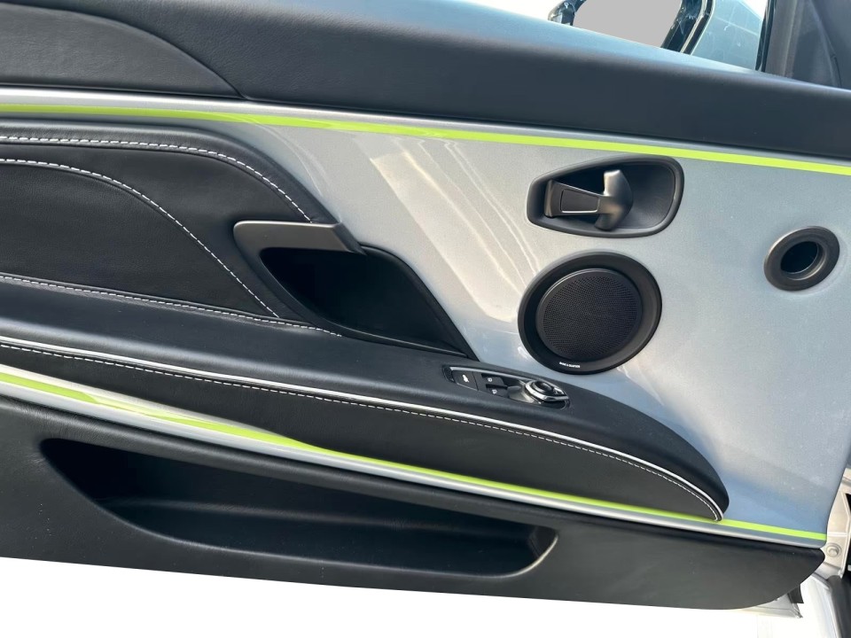 Aston Martin DBS Superleggera - foto 10