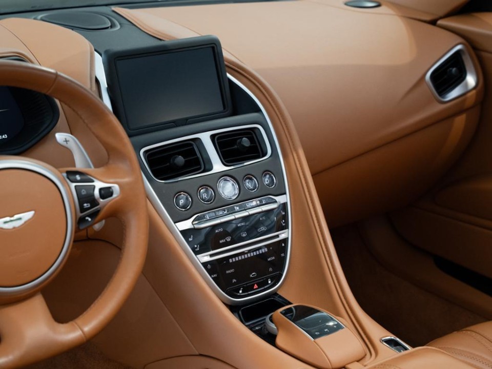 Aston Martin DB11 Volante V8 - foto 11