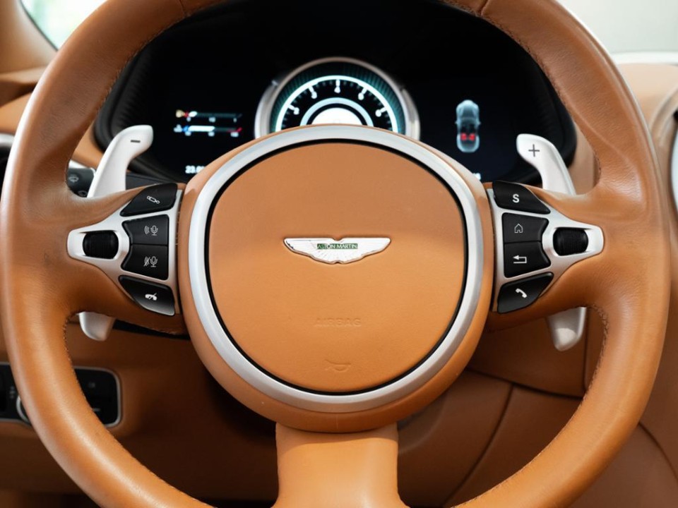 Aston Martin DB11 Volante V8 - foto 14