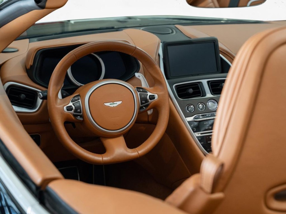 Aston Martin DB11 Volante V8 - foto 13