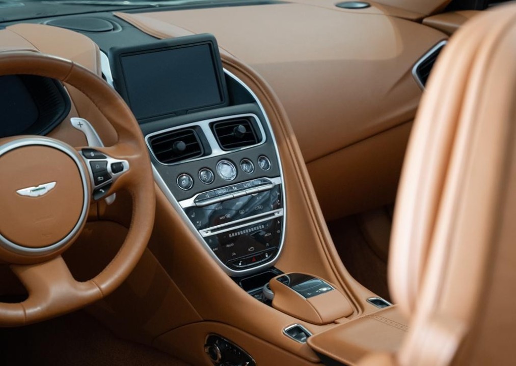 Aston Martin DB11 Volante V8 - foto 12