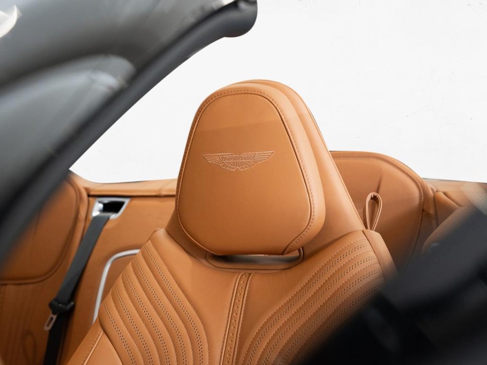 Aston Martin DB11 Volante V8 - foto 15