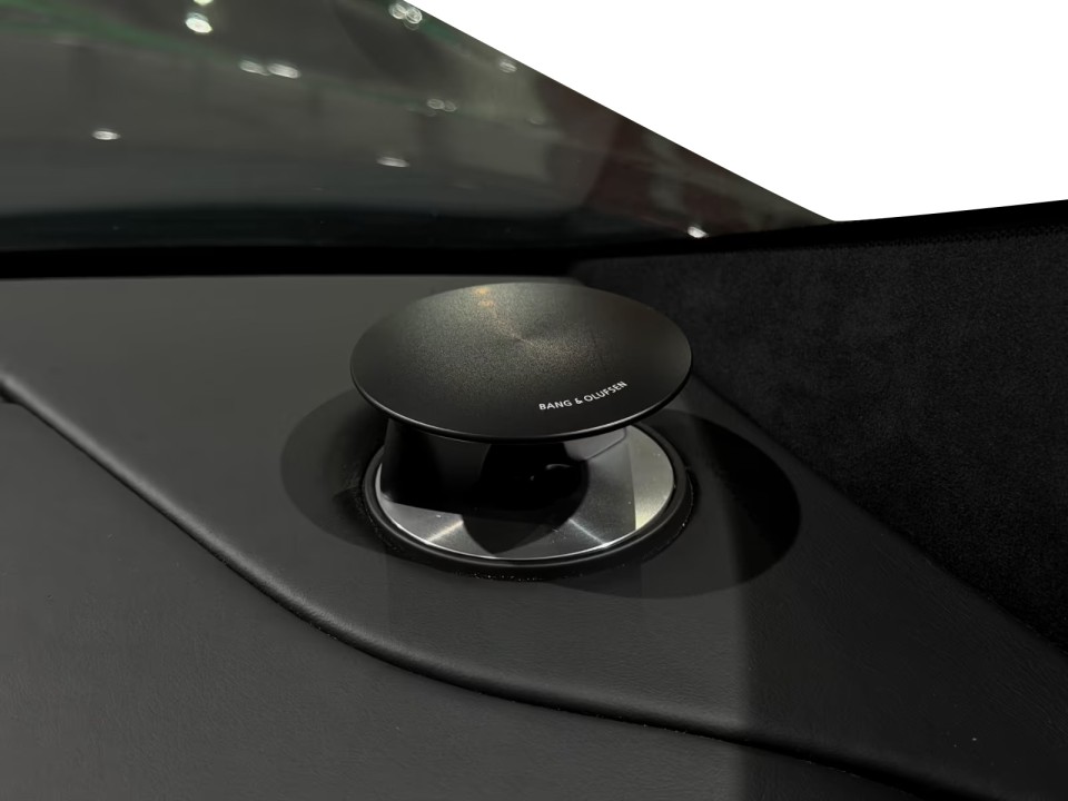 Aston Martin DBS - foto 16