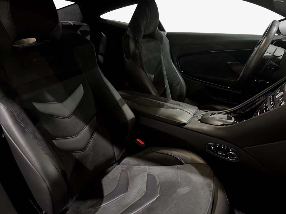 Aston Martin DBS - foto 8