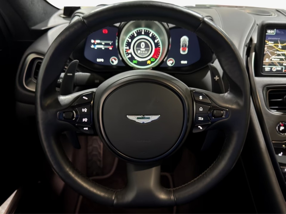 Aston Martin DBS (5)