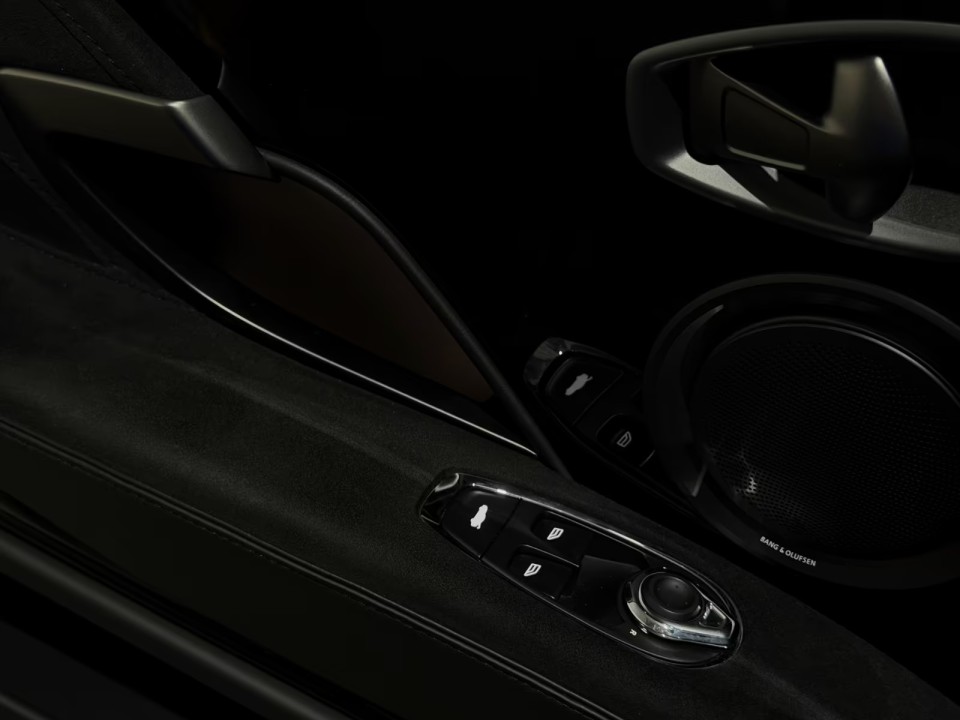 Aston Martin DBS - foto 15