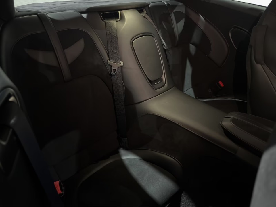 Aston Martin DBS - foto 13