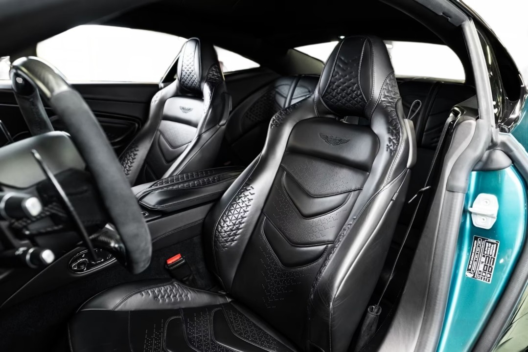 Aston Martin DBS - foto 10