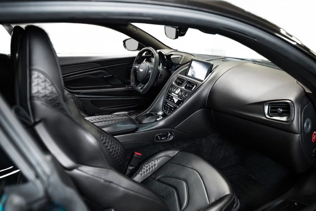 Aston Martin DBS - foto 9