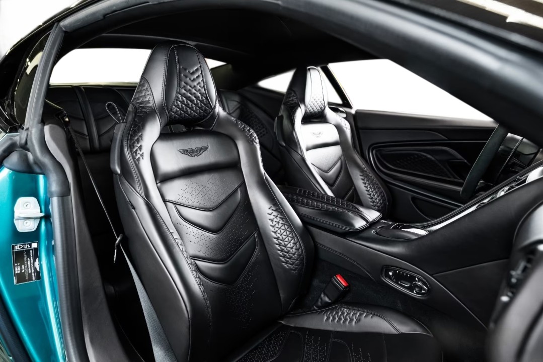 Aston Martin DBS - foto 11