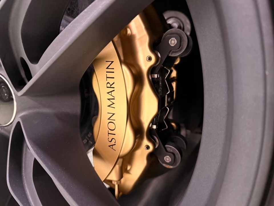 Aston Martin DBS - foto 28