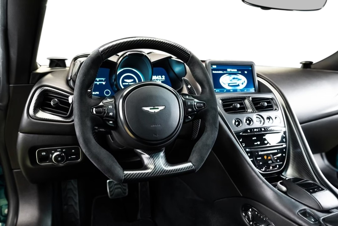 Aston Martin DBS - foto 7