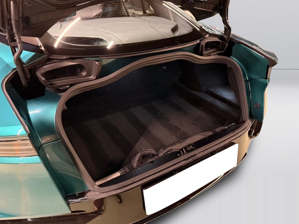 Aston Martin DBS - foto 16