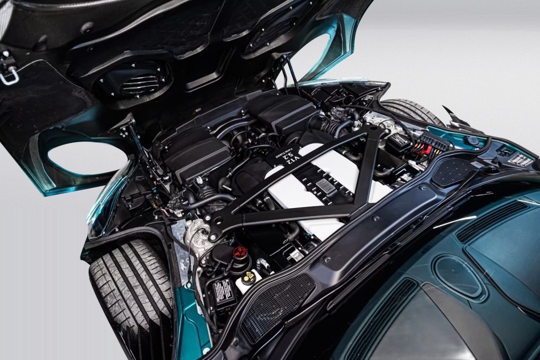 Aston Martin DBS - foto 17