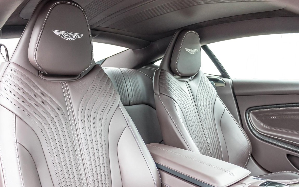 Aston Martin DB11 Coupe V12 - foto 12