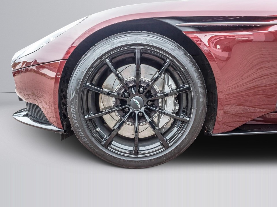 Aston Martin DB11 Coupe V12 - foto 18