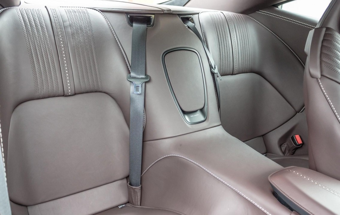 Aston Martin DB11 Coupe V12 - foto 15