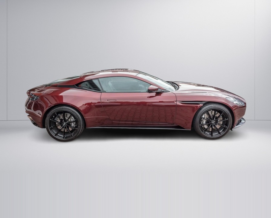 Aston Martin DB11 Coupe V12 (2)