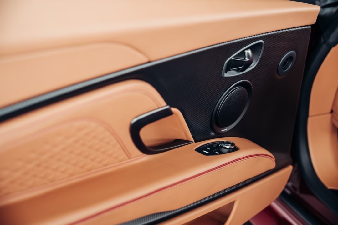 Aston Martin DBS Volante Superleggera - foto 16