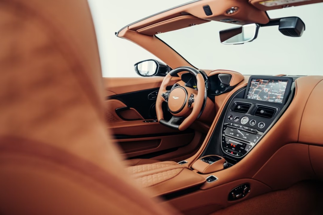 Aston Martin DBS Volante Superleggera - foto 12