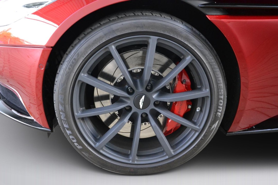 Aston Martin DB11 - foto 29