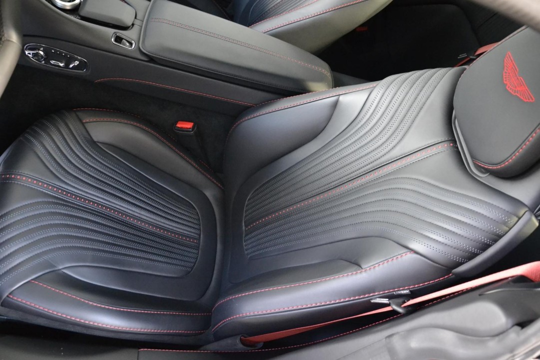 Aston Martin DB11 - foto 18