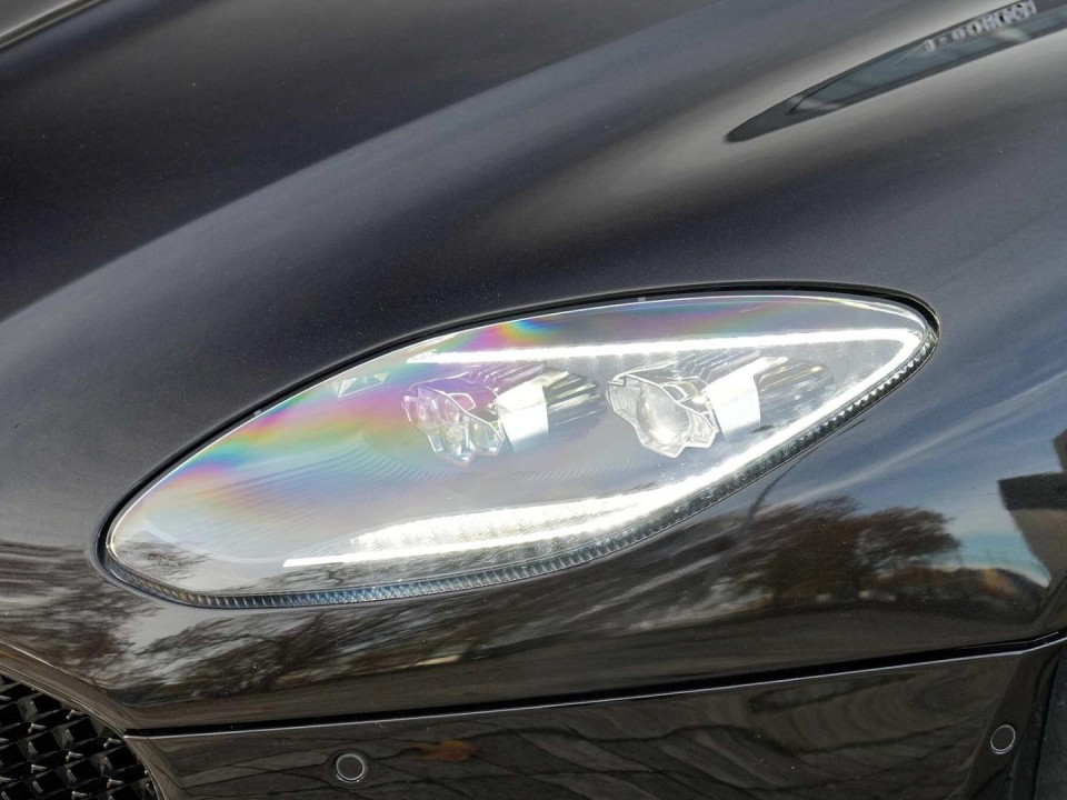 Aston Martin DBS - foto 24