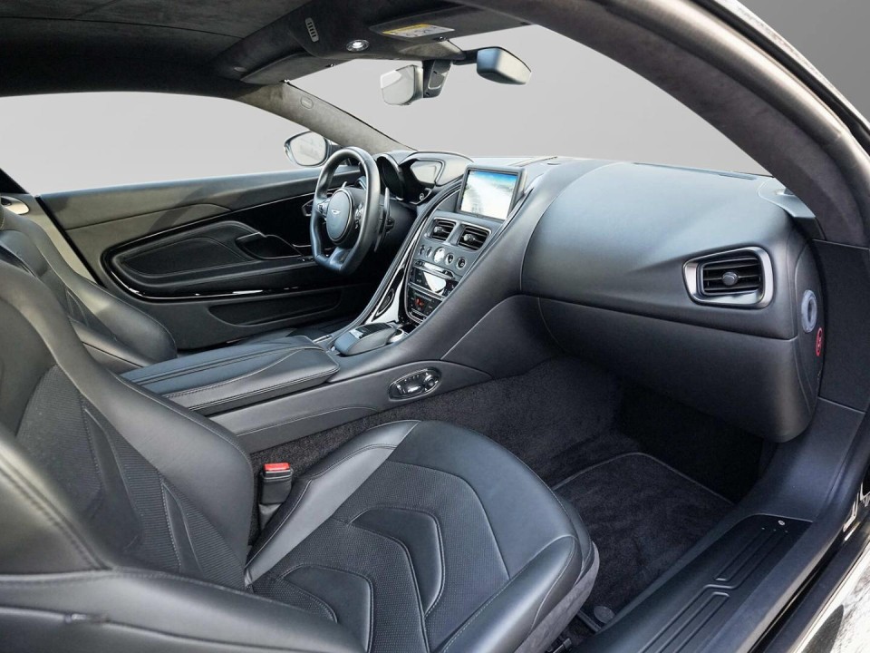 Aston Martin DBS - foto 11
