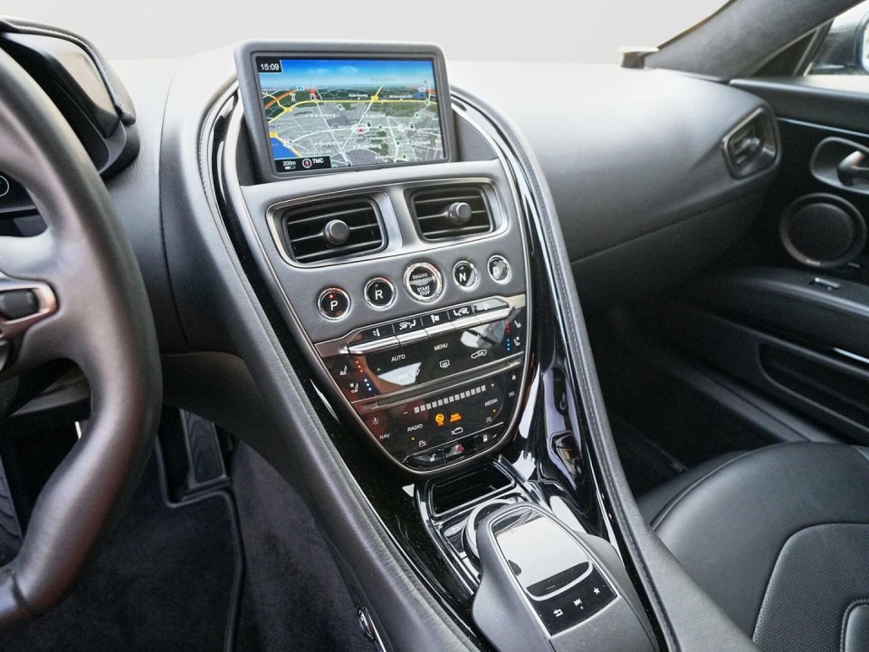 Aston Martin DBS - foto 13