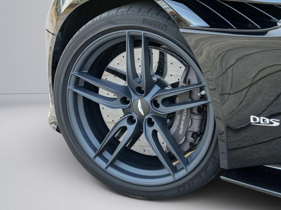 Aston Martin DBS - foto 30