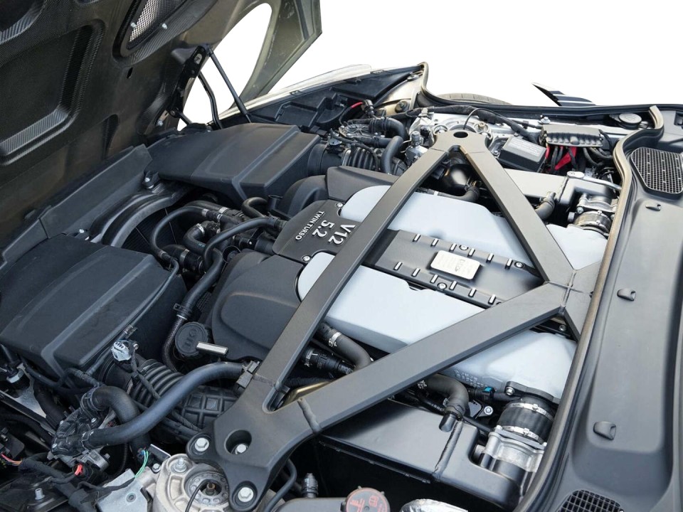 Aston Martin DBS - foto 28