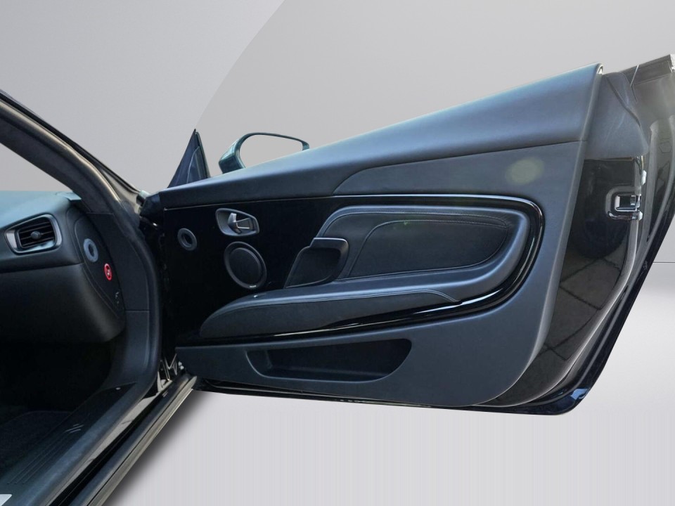 Aston Martin DBS - foto 17