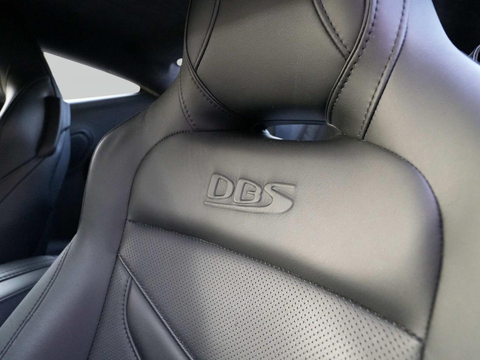 Aston Martin DBS - foto 15