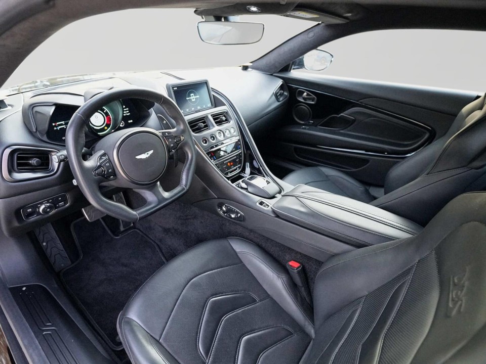 Aston Martin DBS - foto 12