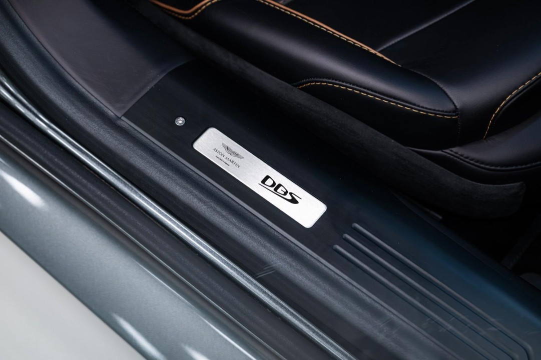 Aston Martin DBS Superleggera - foto 17