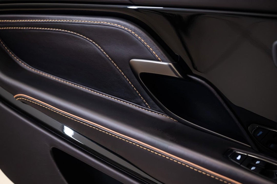 Aston Martin DBS Superleggera - foto 14