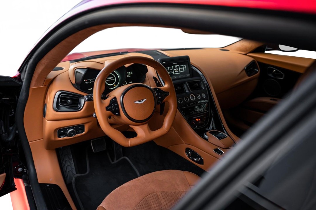 Aston Martin DBS - foto 21